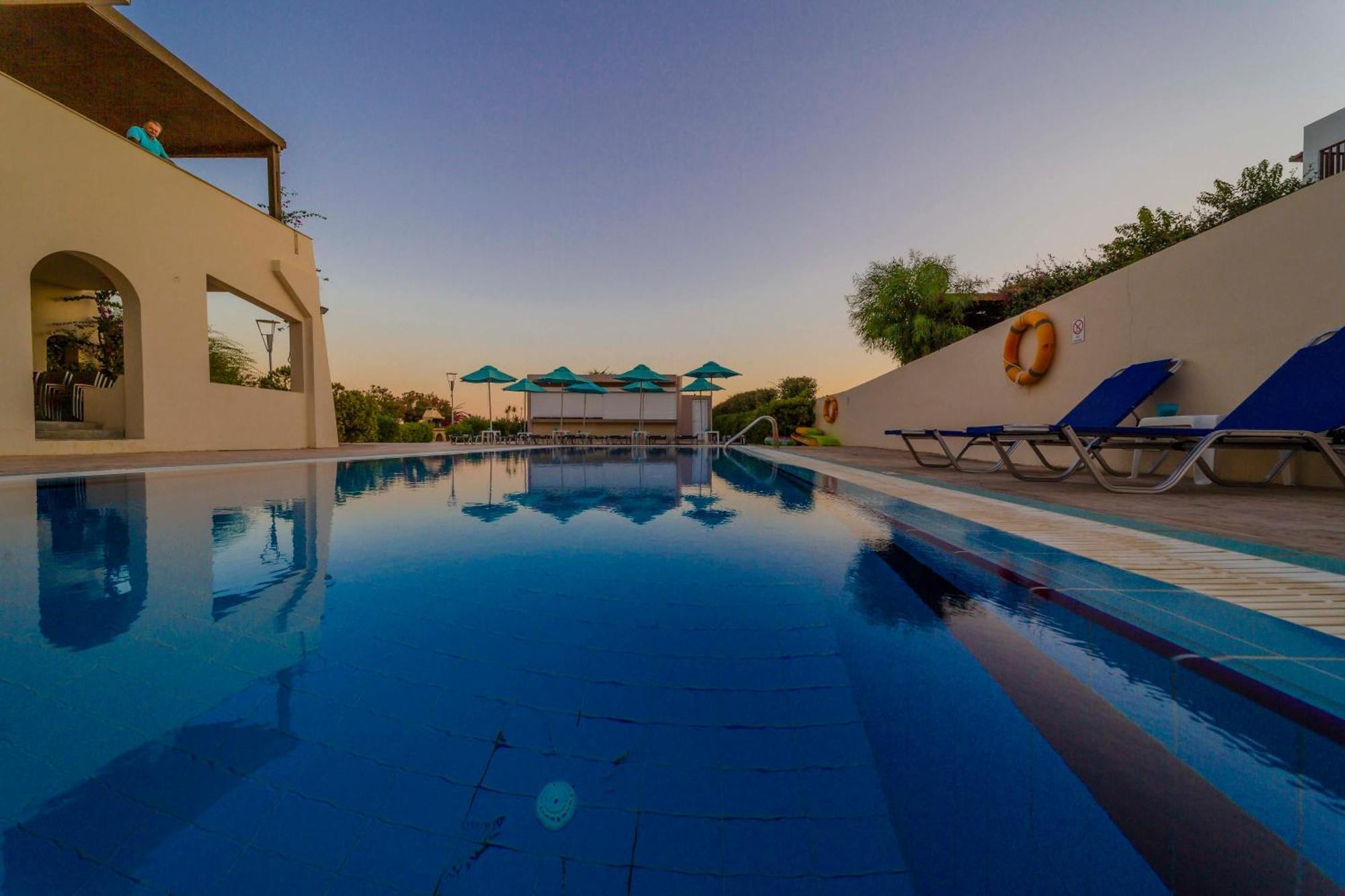 Amaryllis Front Beach Hotel لاردوس المظهر الخارجي الصورة